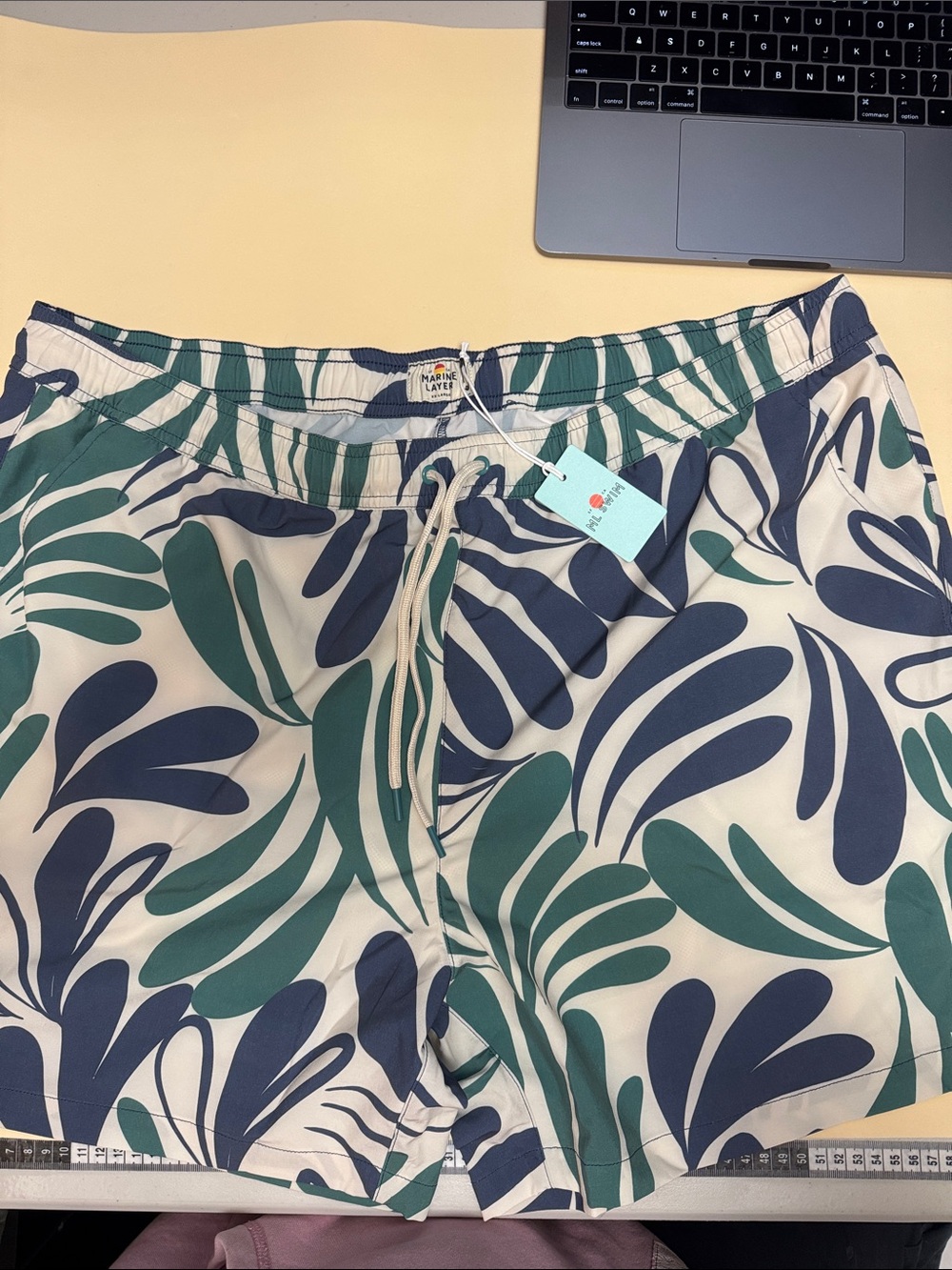 XXL Marine Layer Men's Swim Trunks 5.5" with Green & Navy Leaf Print waist 42"
